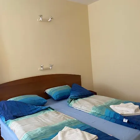 Family Neptun - 호텔 로제넷츠