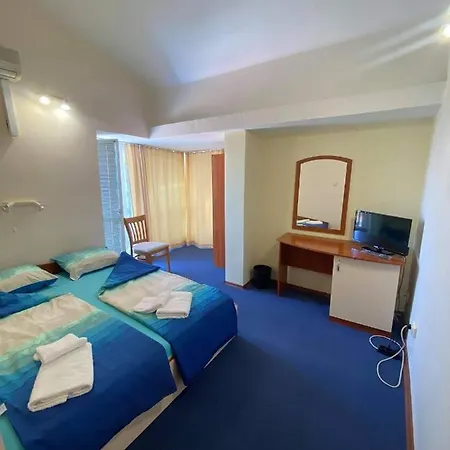 Family Neptun - ホテル 2*